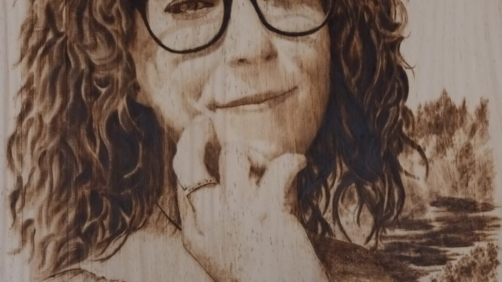 Mrs. Stelzer. Ritratto di Emiliana Stelzer su legno di cirmolo.. Pirografia, 2022.