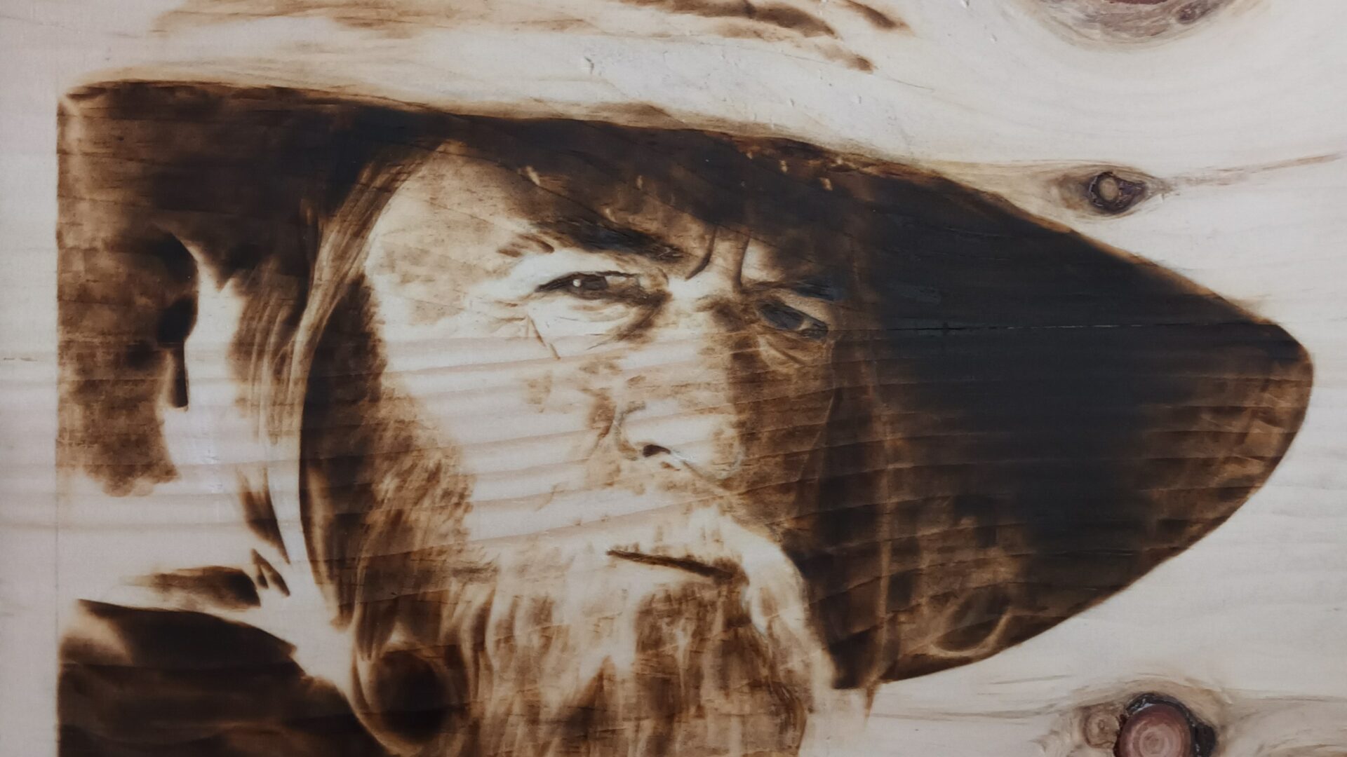 Gandalf, il Grigio. Pannello del Signore degli Anelli in legno di Cirmolo. Pirografia, 2024